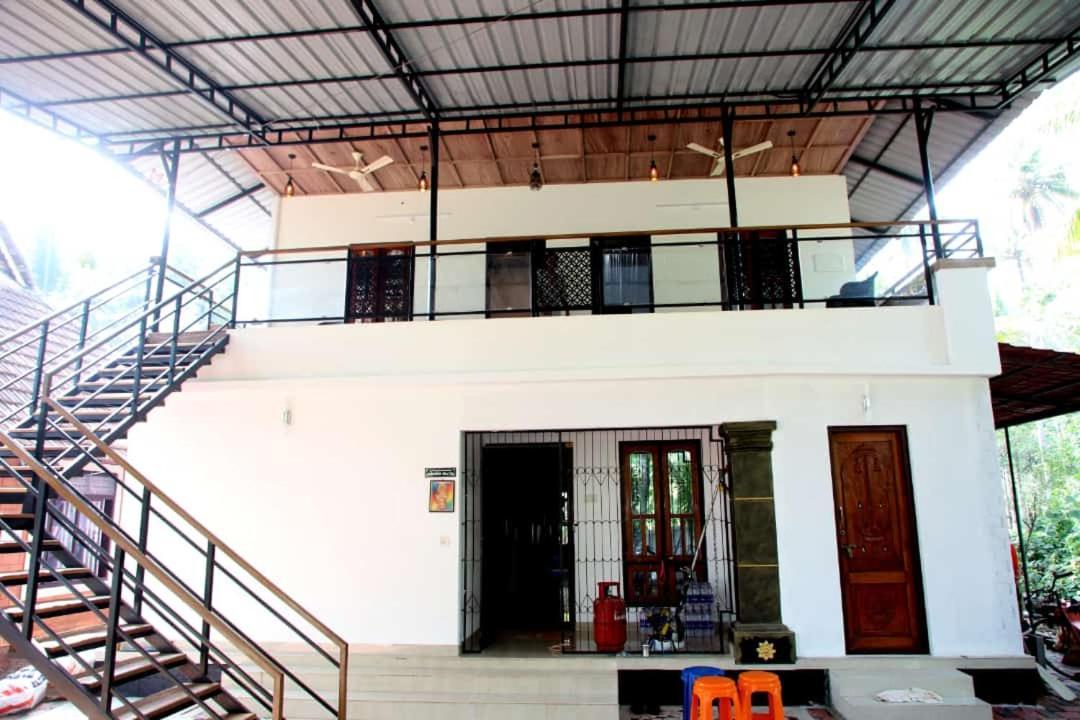 The Munroe Vibes Inn Mundrothuruth Стая снимка