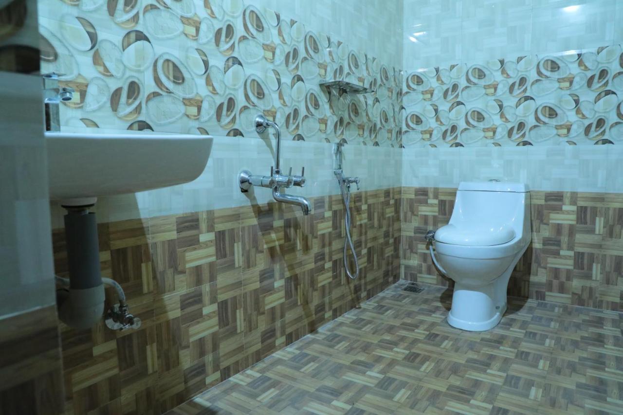 The Munroe Vibes Inn Mundrothuruth Екстериор снимка