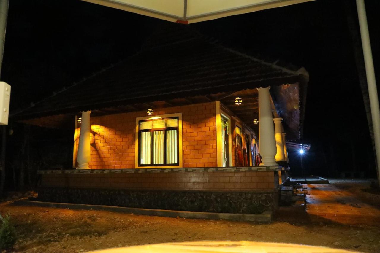 The Munroe Vibes Inn Mundrothuruth Екстериор снимка