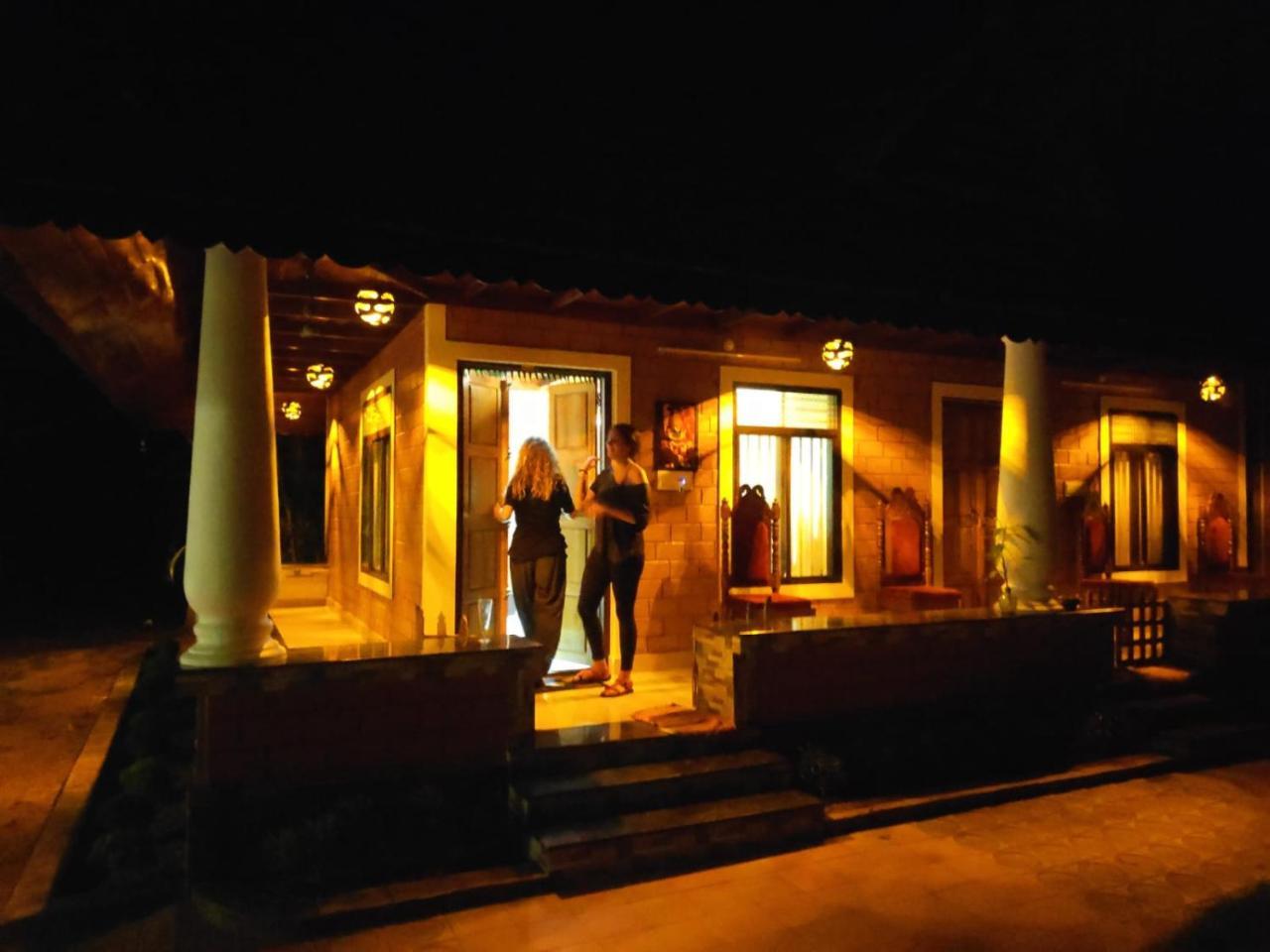 The Munroe Vibes Inn Mundrothuruth Екстериор снимка